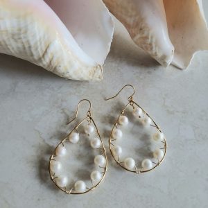 pearl and gold teardrop earrings